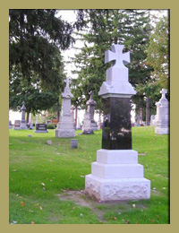 Monument-02